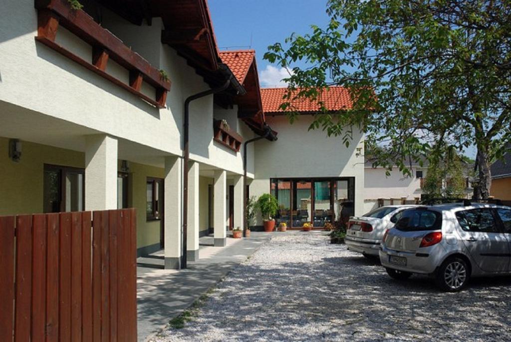 Penzion Jople Podhajska Luaran gambar